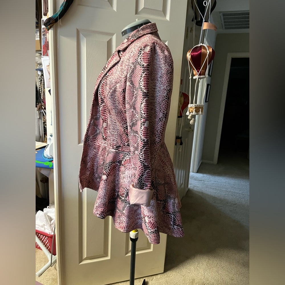 VENUS Women’s Pink and Black Snake Print Jacket